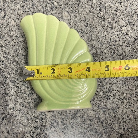Elegant Green Shell Vase - Picture 15 of 16